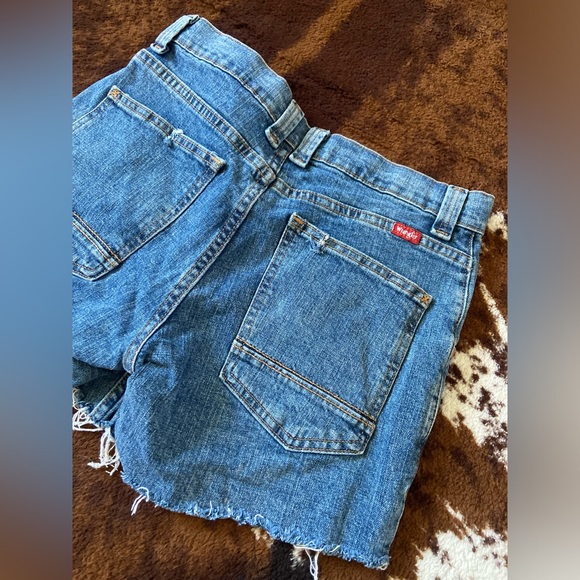 Wrangler shorts - Picture 2 of 2